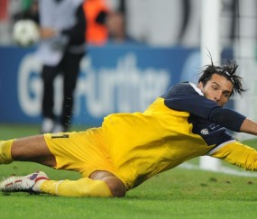 开云官方app入口-当童话防线遇见永恒炮台，凯恩的稳定法则与足球的哲学对话