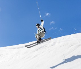 开云APP-赛道上的交响诗，巴尔韦德与F1年度争冠之夜的永恒瞬间