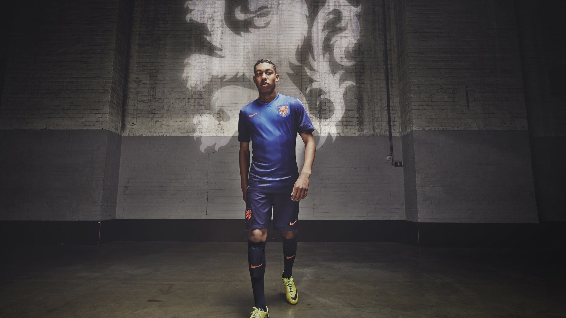 德甲争冠战之夜,基耶萨持续制造杀伤,一位意大利刺客如何搅动德国风暴