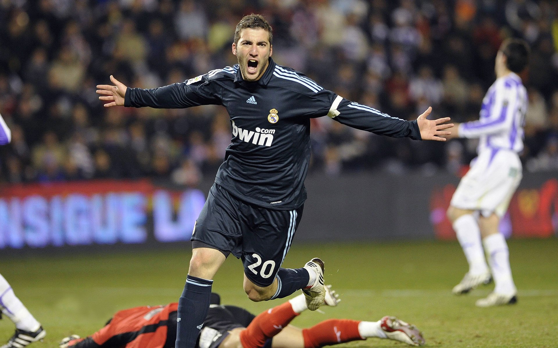 奥运烽火中的红蓝交响，利物浦防线封锁墨西哥，拉什福德关键接管定乾坤